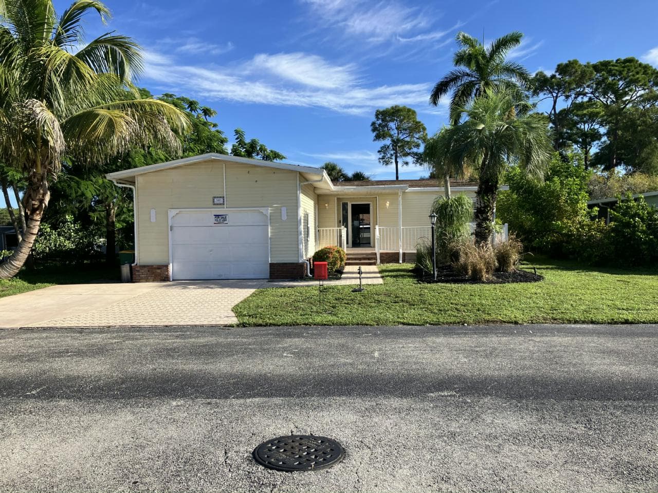 Manufactured home in Naples, FL 34110