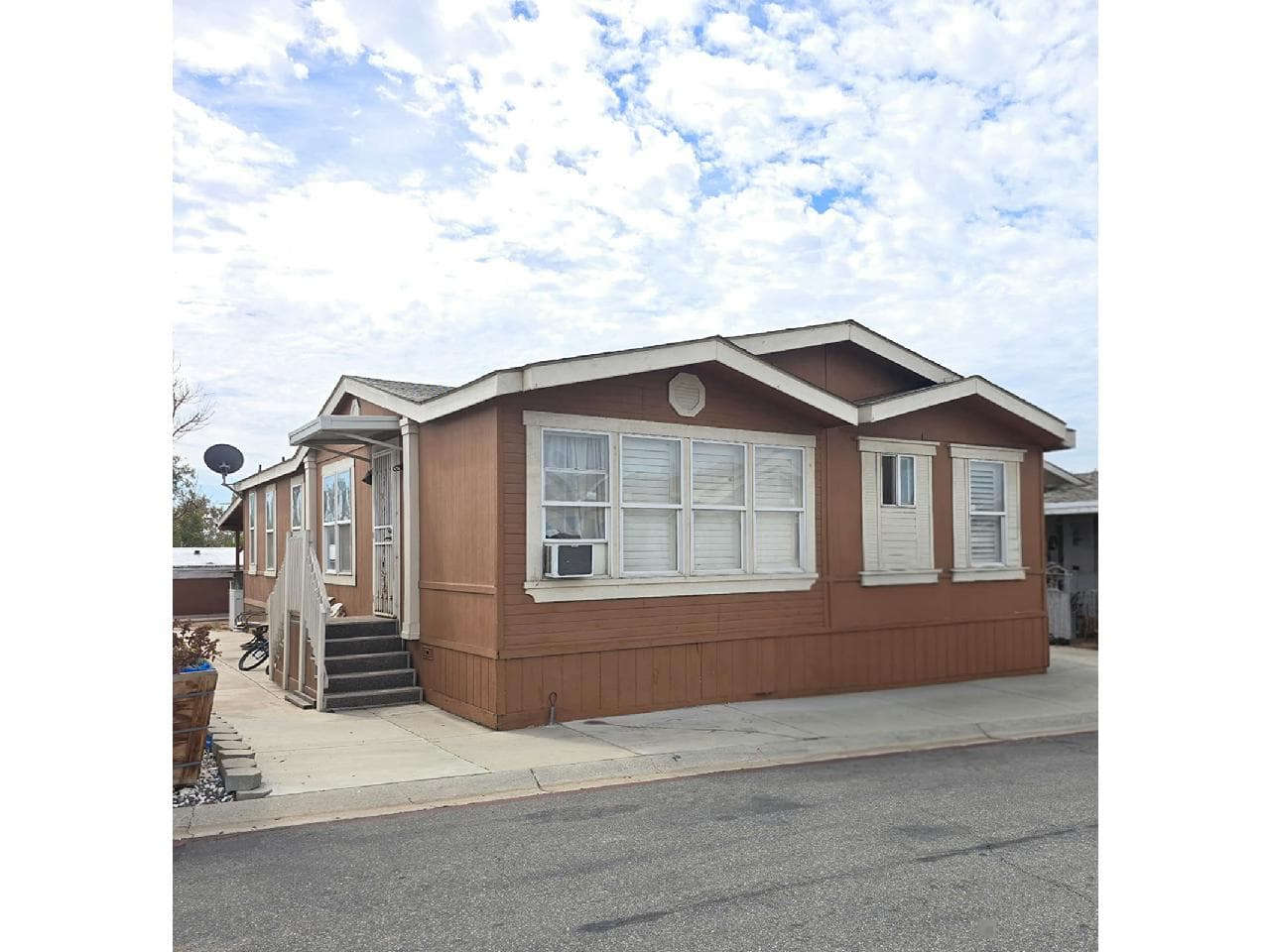 Manufactured home in Jurupa Valley, CA 92509