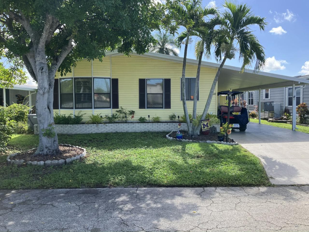 Manufactured home in Naples, FL 34110