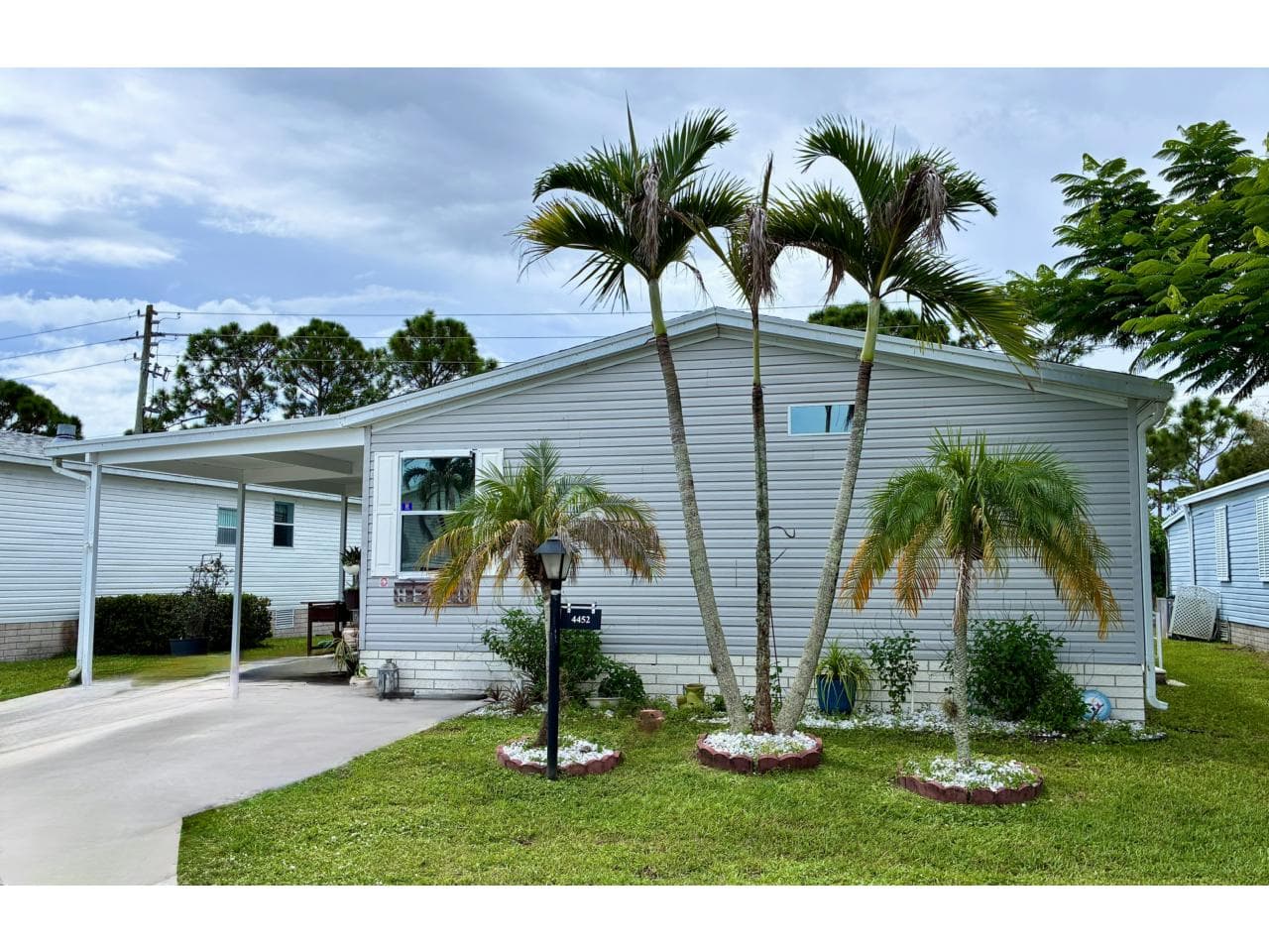 Manufactured home in Stuart, FL 34997