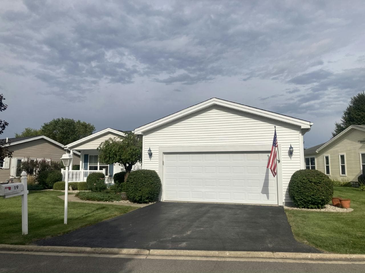 Manufactured home in Grayslake, IL 60030