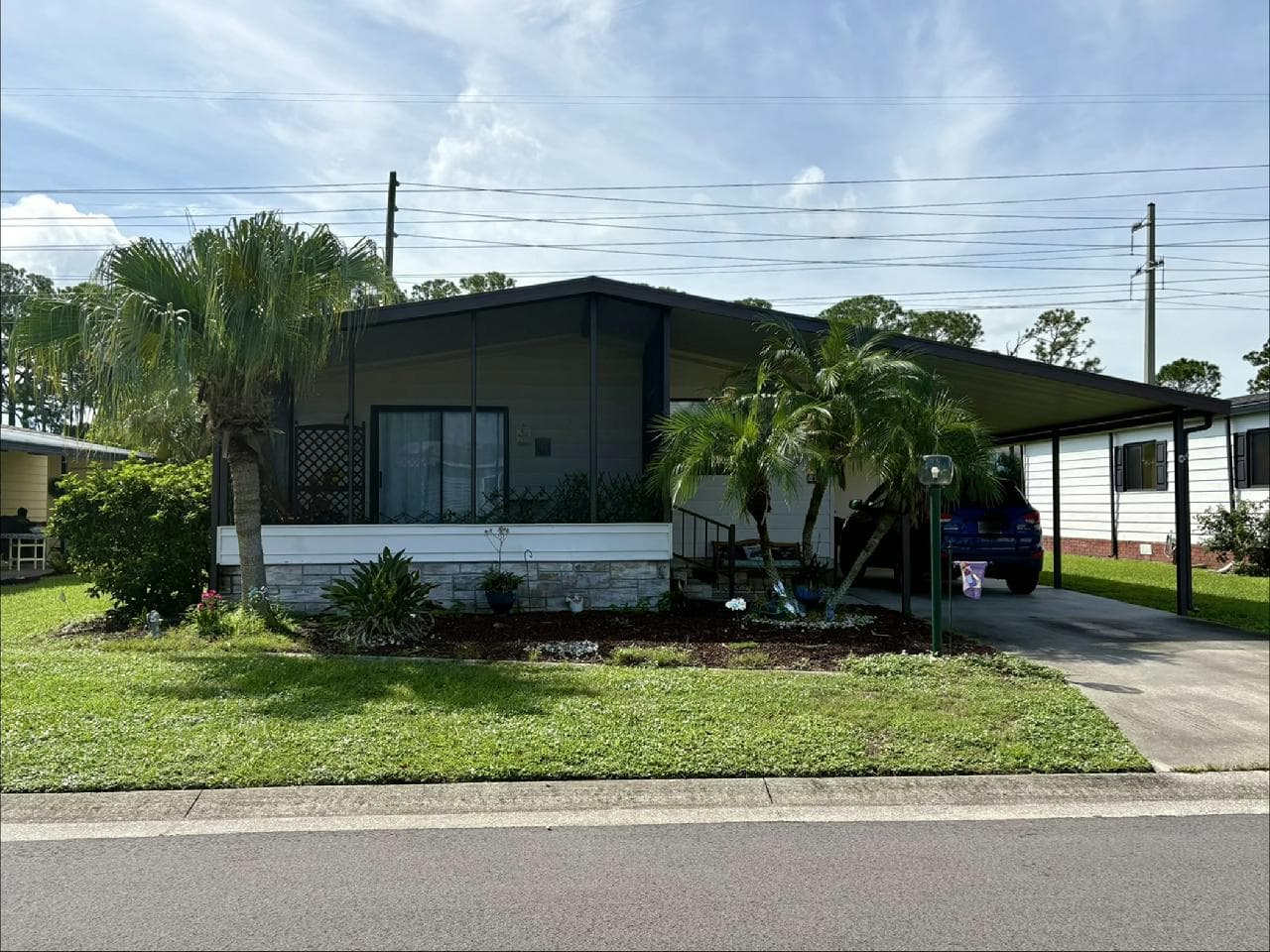 Manufactured home in Melbourne, FL 32904