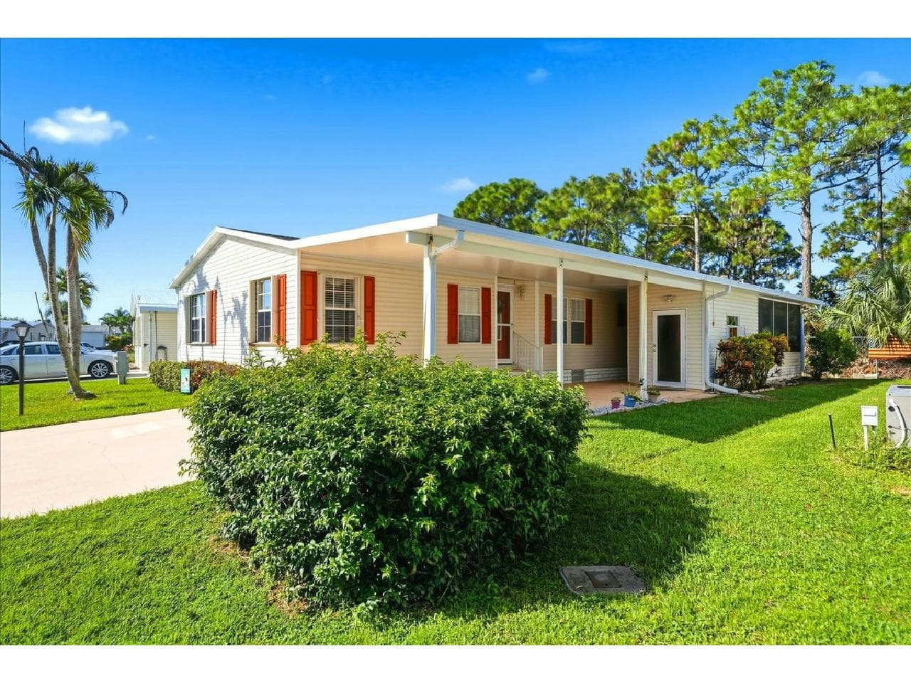 Manufactured home in Stuart, FL 34997
