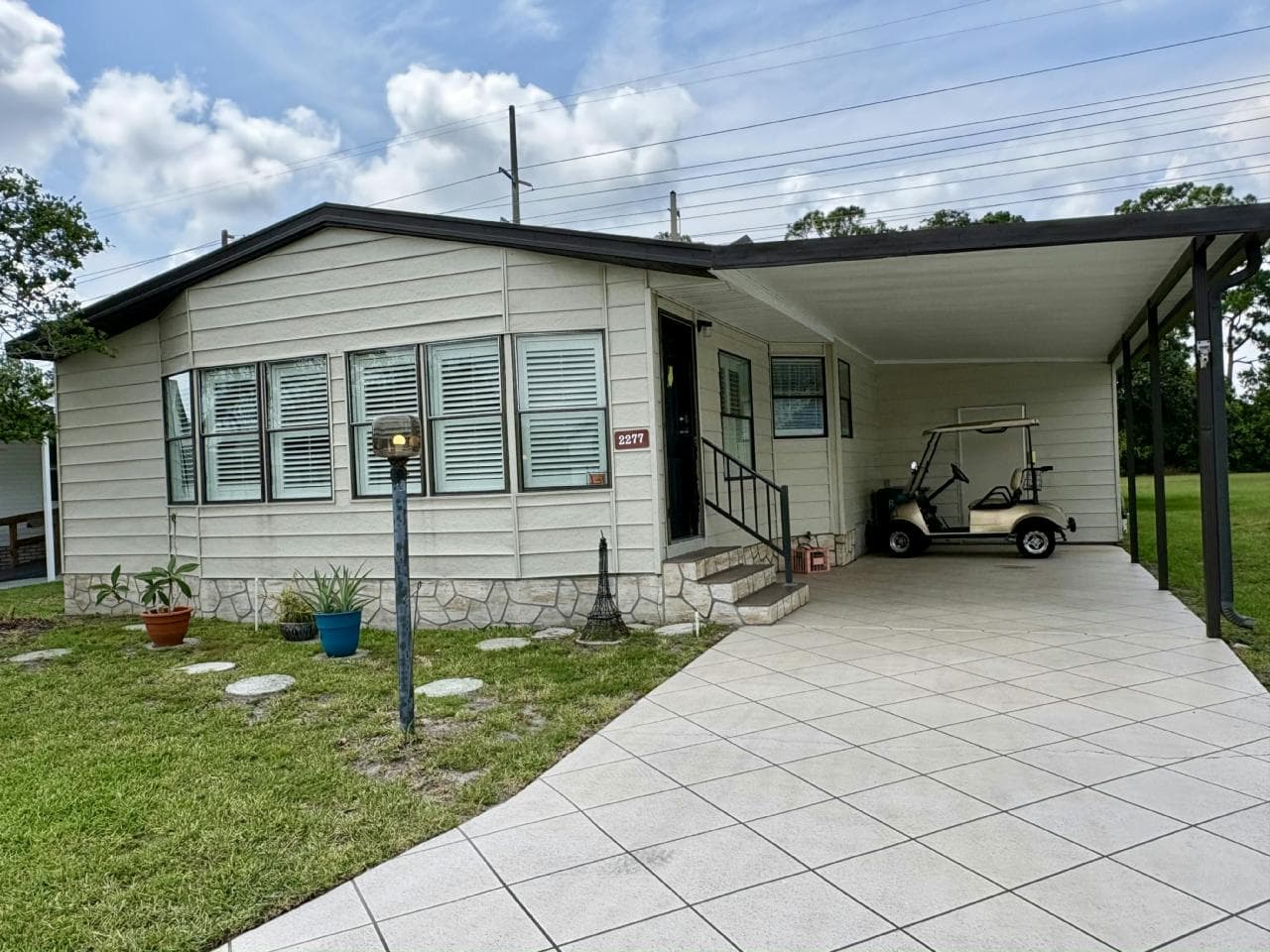 Manufactured home in Melbourne, FL 32904