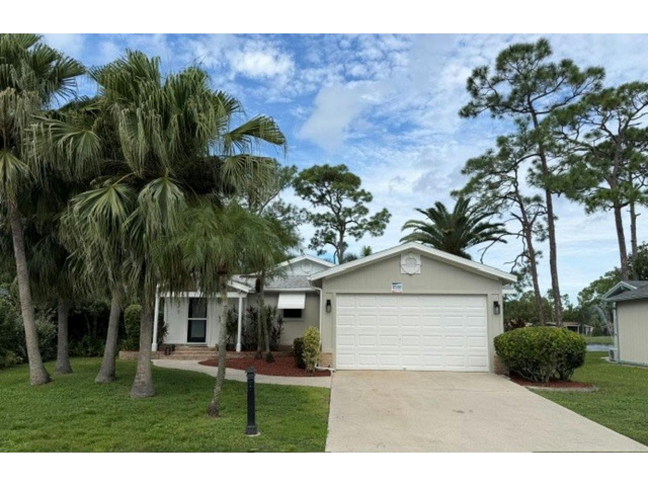 Manufactured home in N. Fort Myers, FL 33903