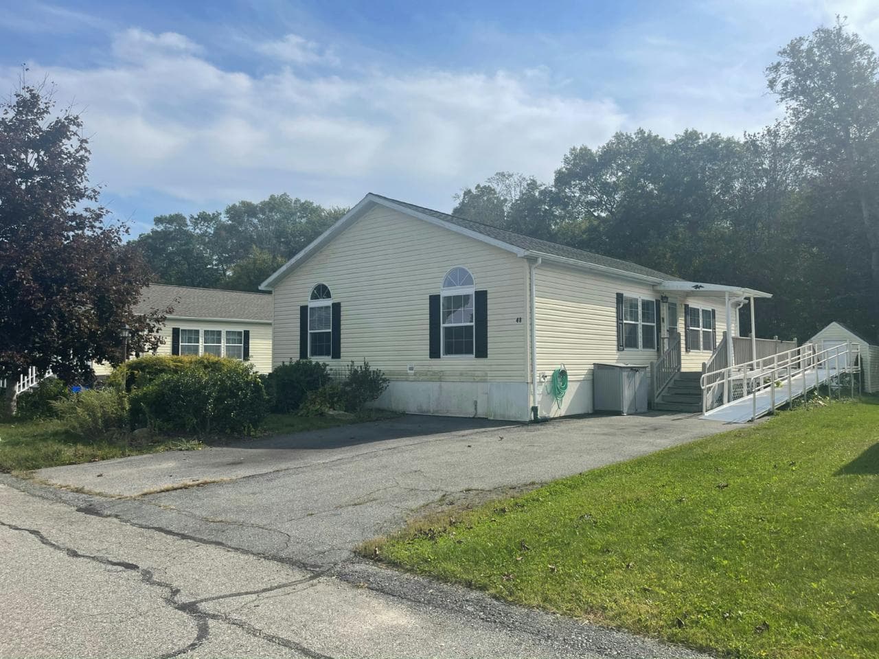 Manufactured home in Tiverton, RI 02878