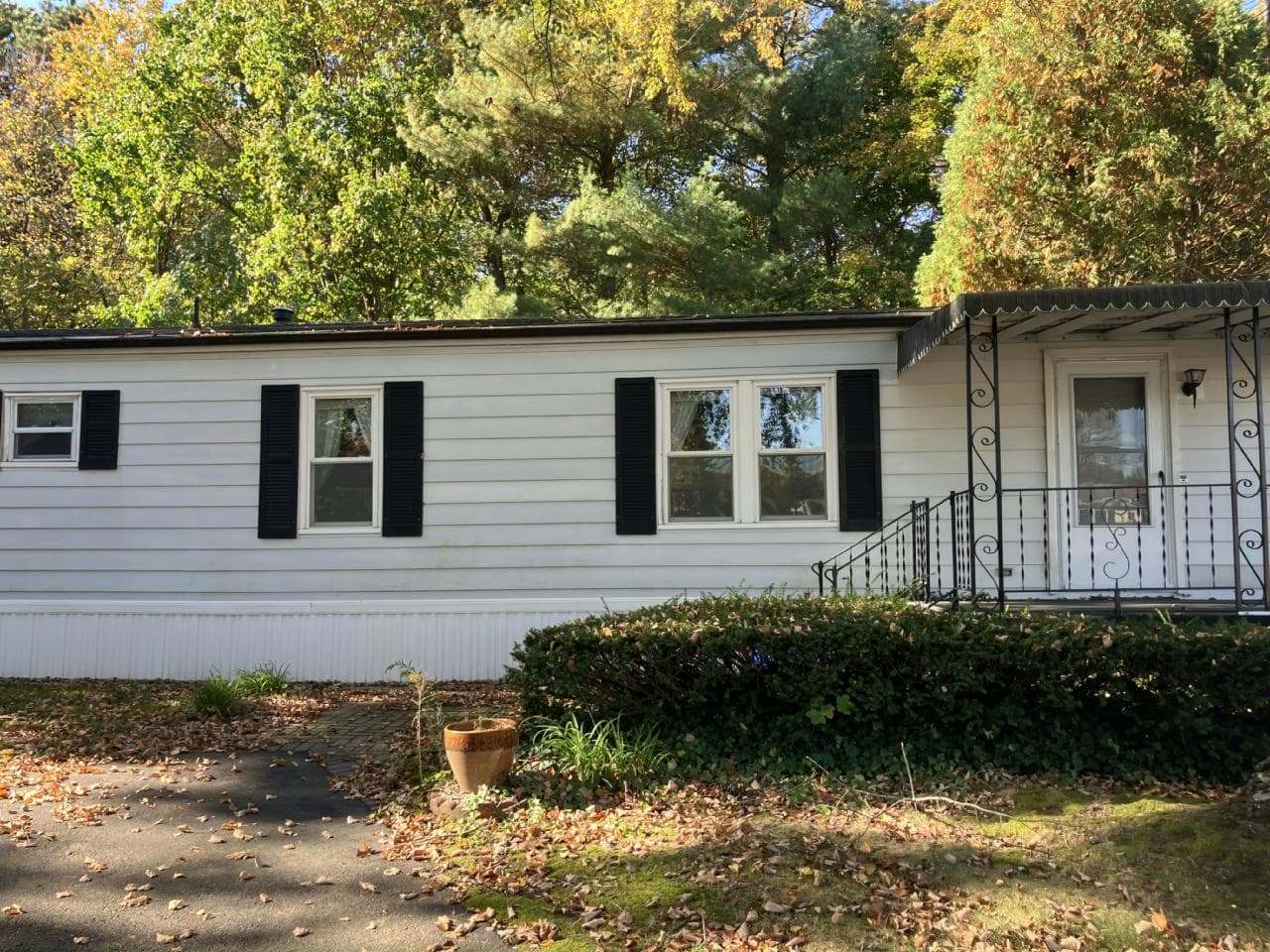 Manufactured home in Spotswood, NJ 08884