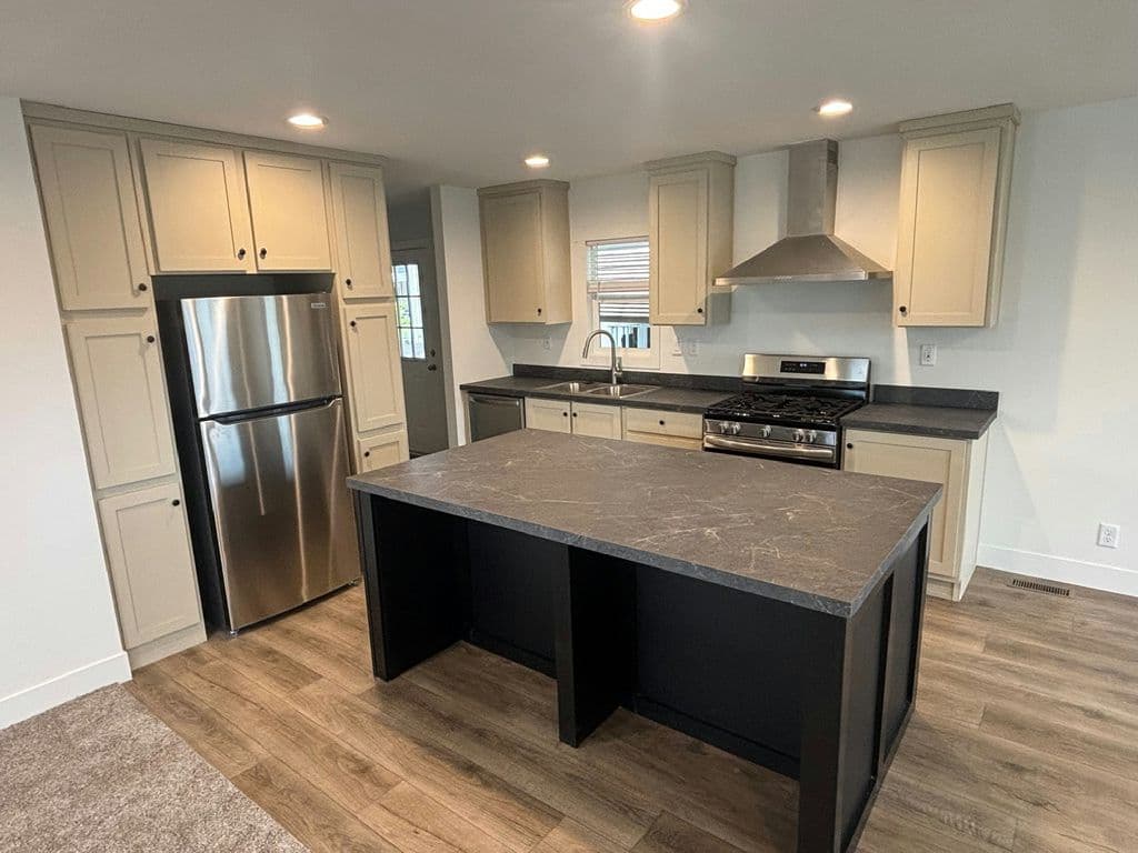 Manufactured home in Hemet, CA 92543