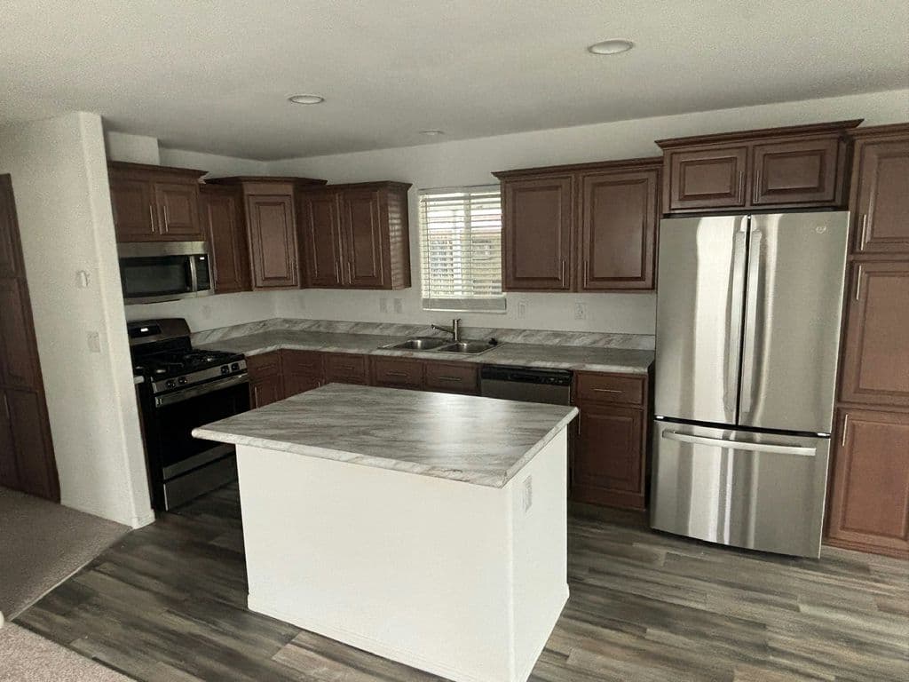 Manufactured home in Hemet, CA 92543