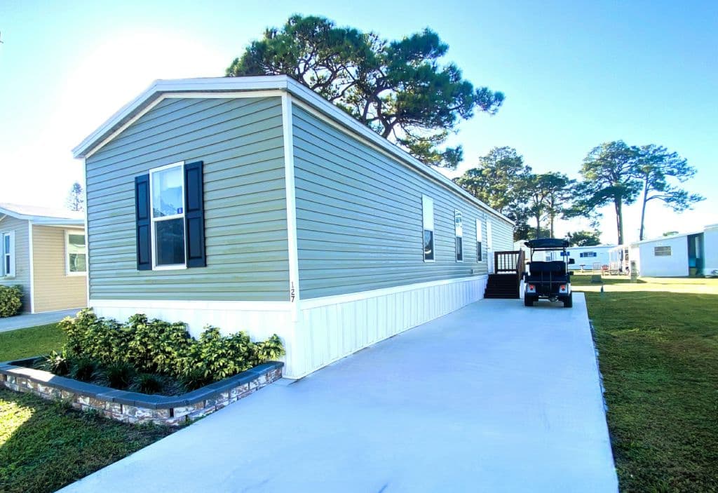 Manufactured home in Fort Pierce, FL 34946