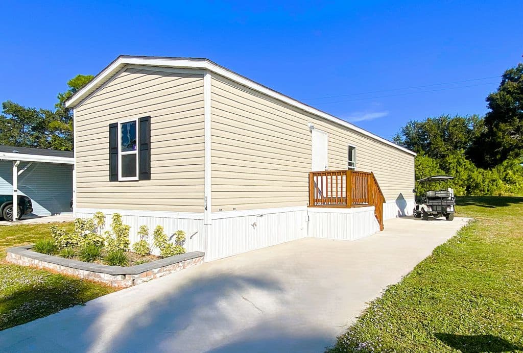 Manufactured home in Fort Pierce, FL 34946