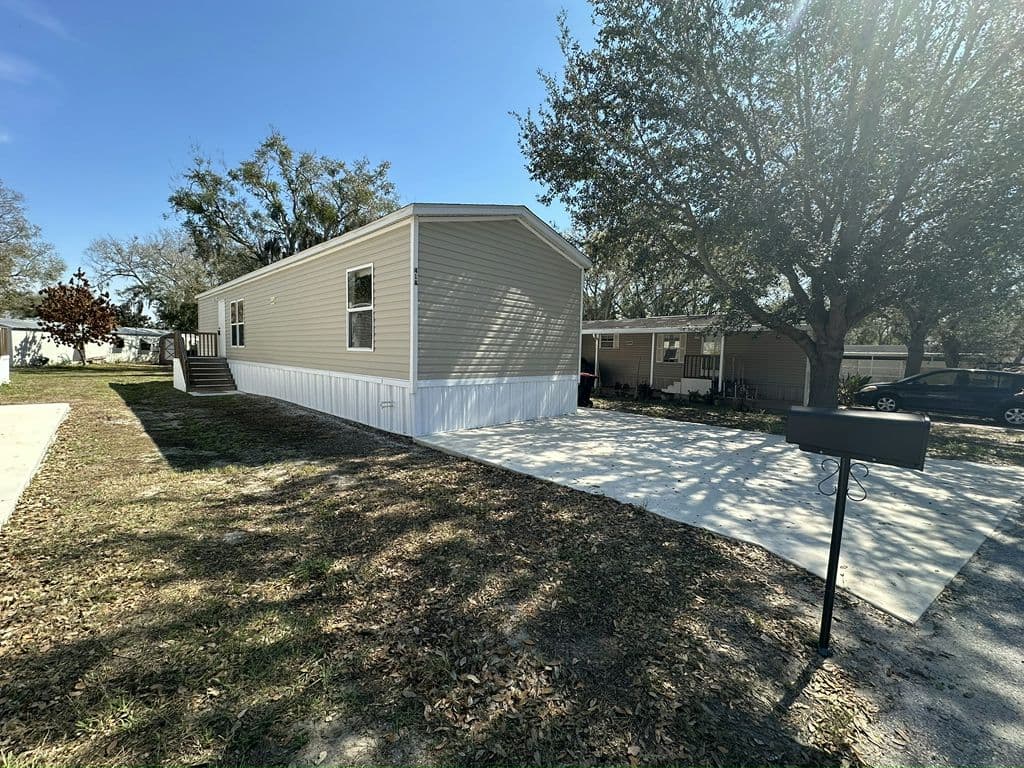Manufactured home in Auburndale, FL 33823