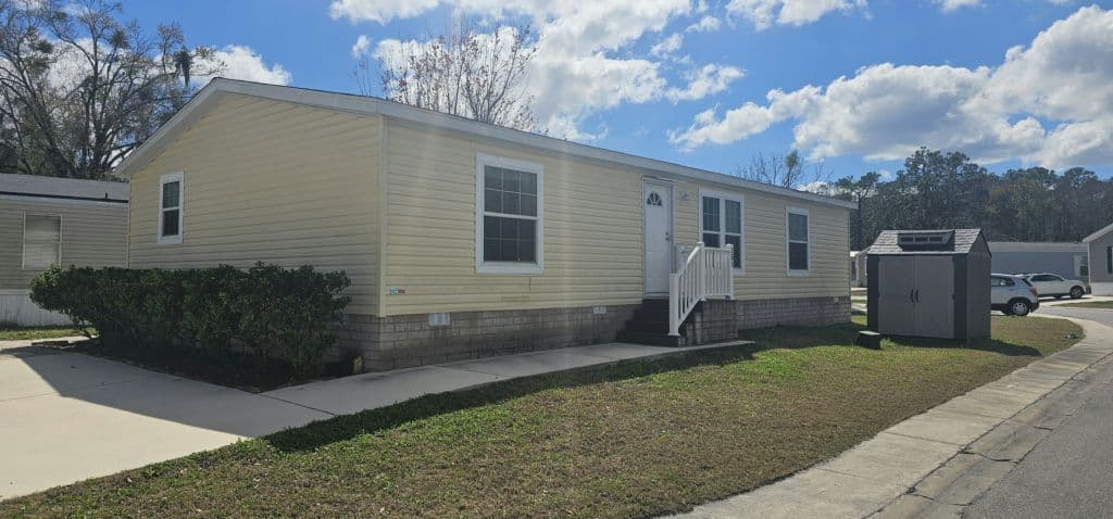 Manufactured home in Jacksonville, FL 32244