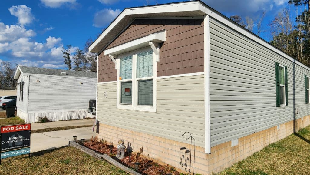 Manufactured home in Jacksonville, FL 32244