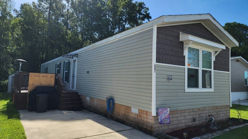 Manufactured home in Jacksonville, FL 32244