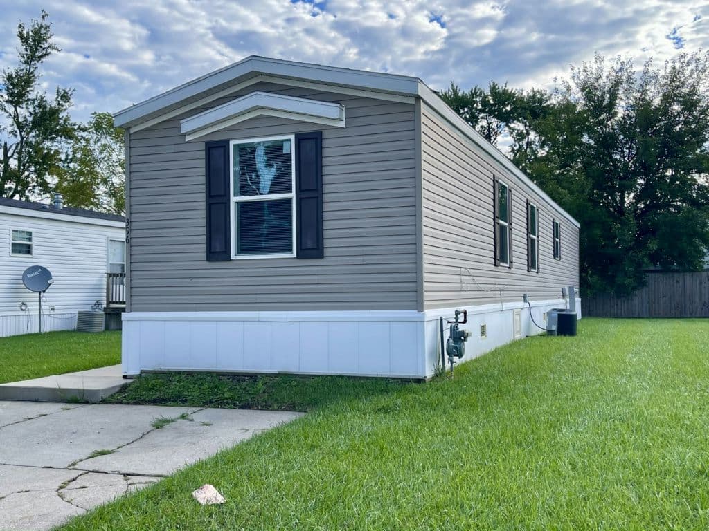 Manufactured home in Lynwood, IL 60411
