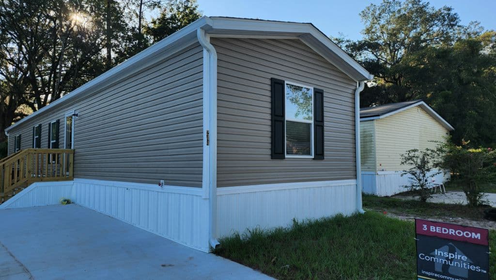 Manufactured home in Jacksonville, FL 32244