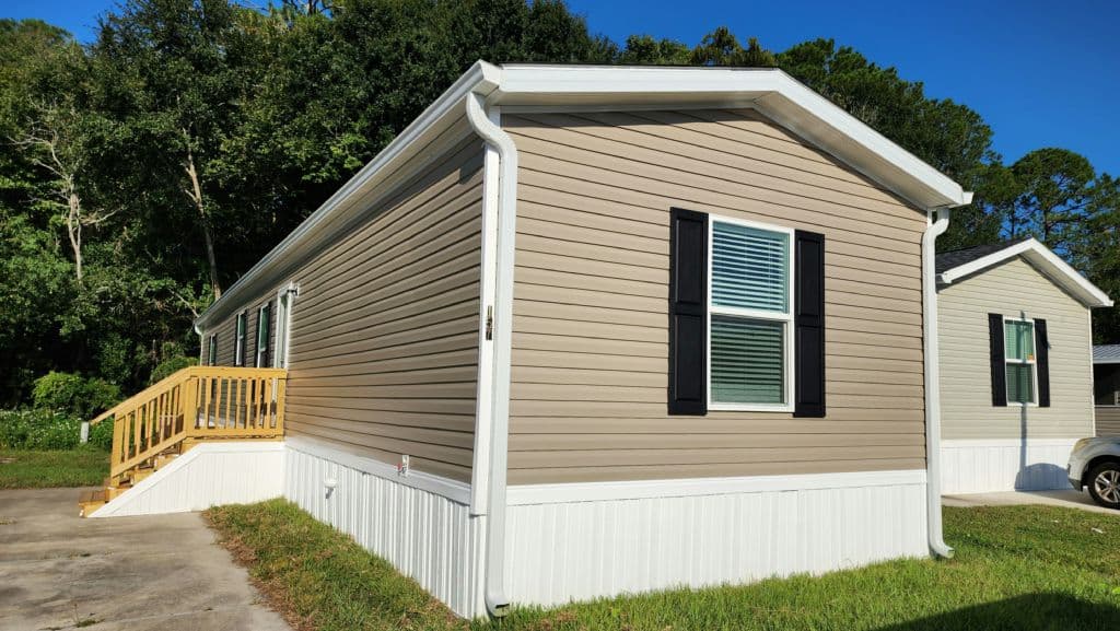 Manufactured home in Jacksonville, FL 32244