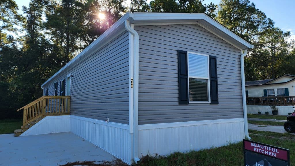 Manufactured home in Jacksonville, FL 32244