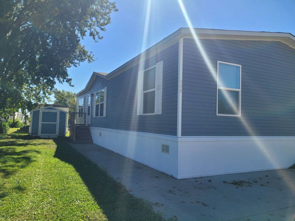 Manufactured home in Macomb, IL 61455