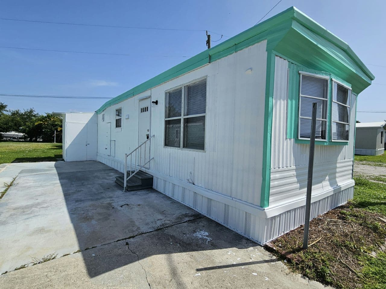 Manufactured home in North Fort Myers, FL 33903