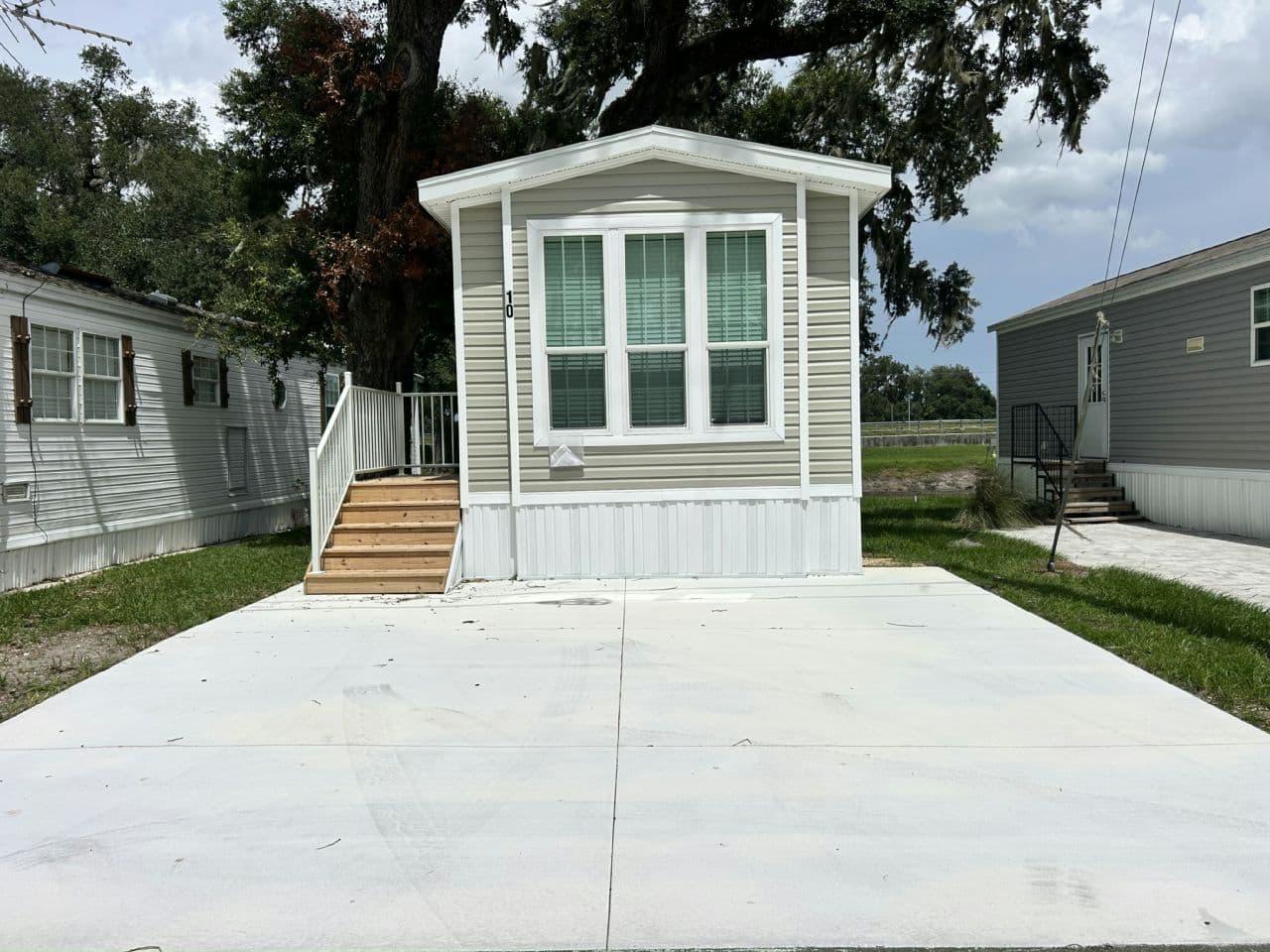 Manufactured home in Dade City, FL 33523