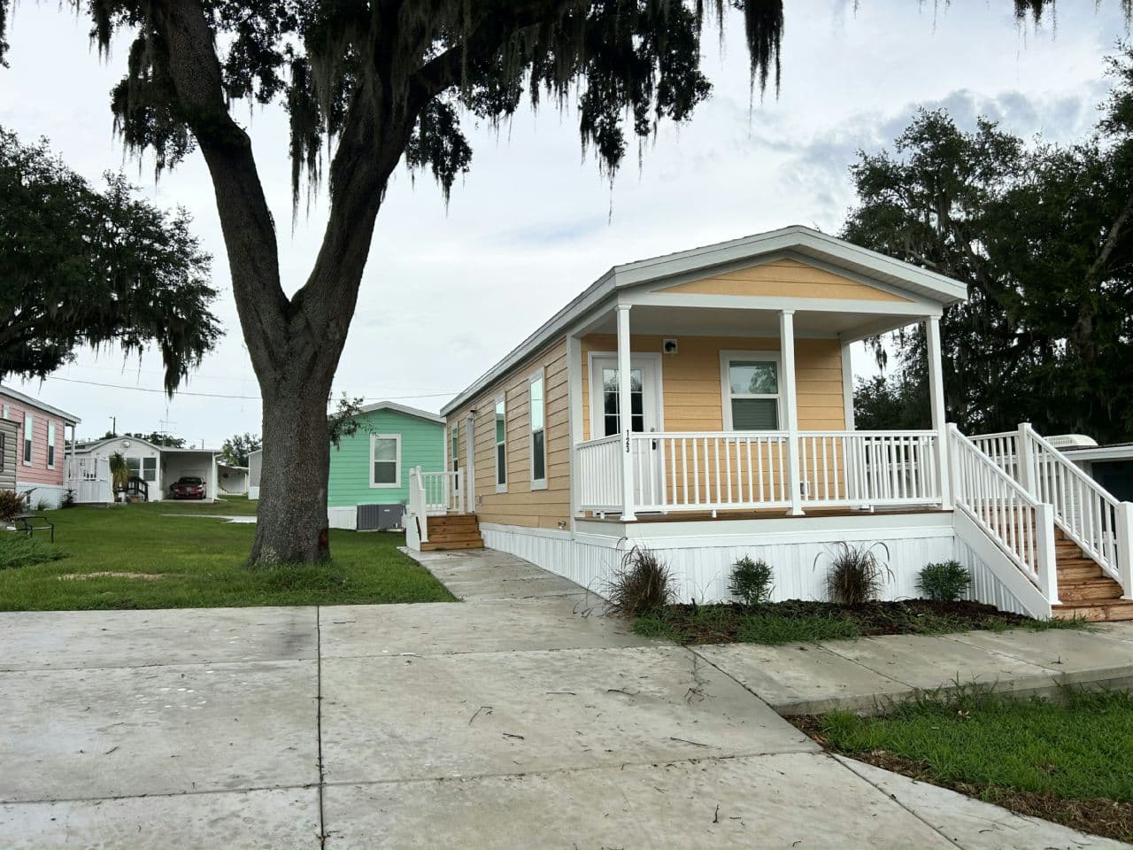 Manufactured home in Dade City, FL 33523