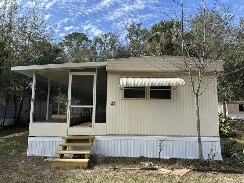 Manufactured home in Crystal River, FL 34429
