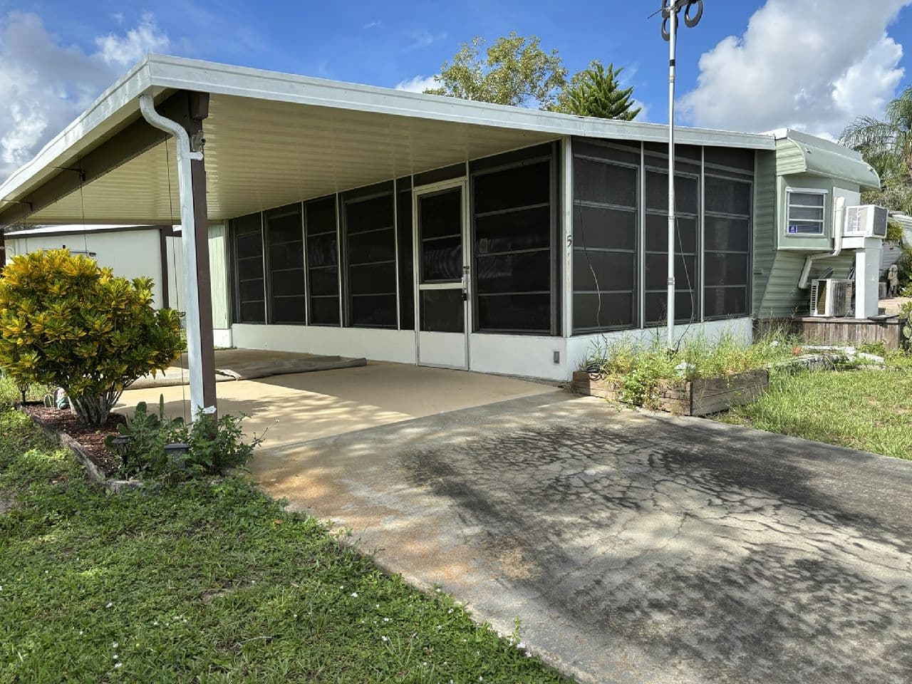 Manufactured home in Lake Placid, FL 33852