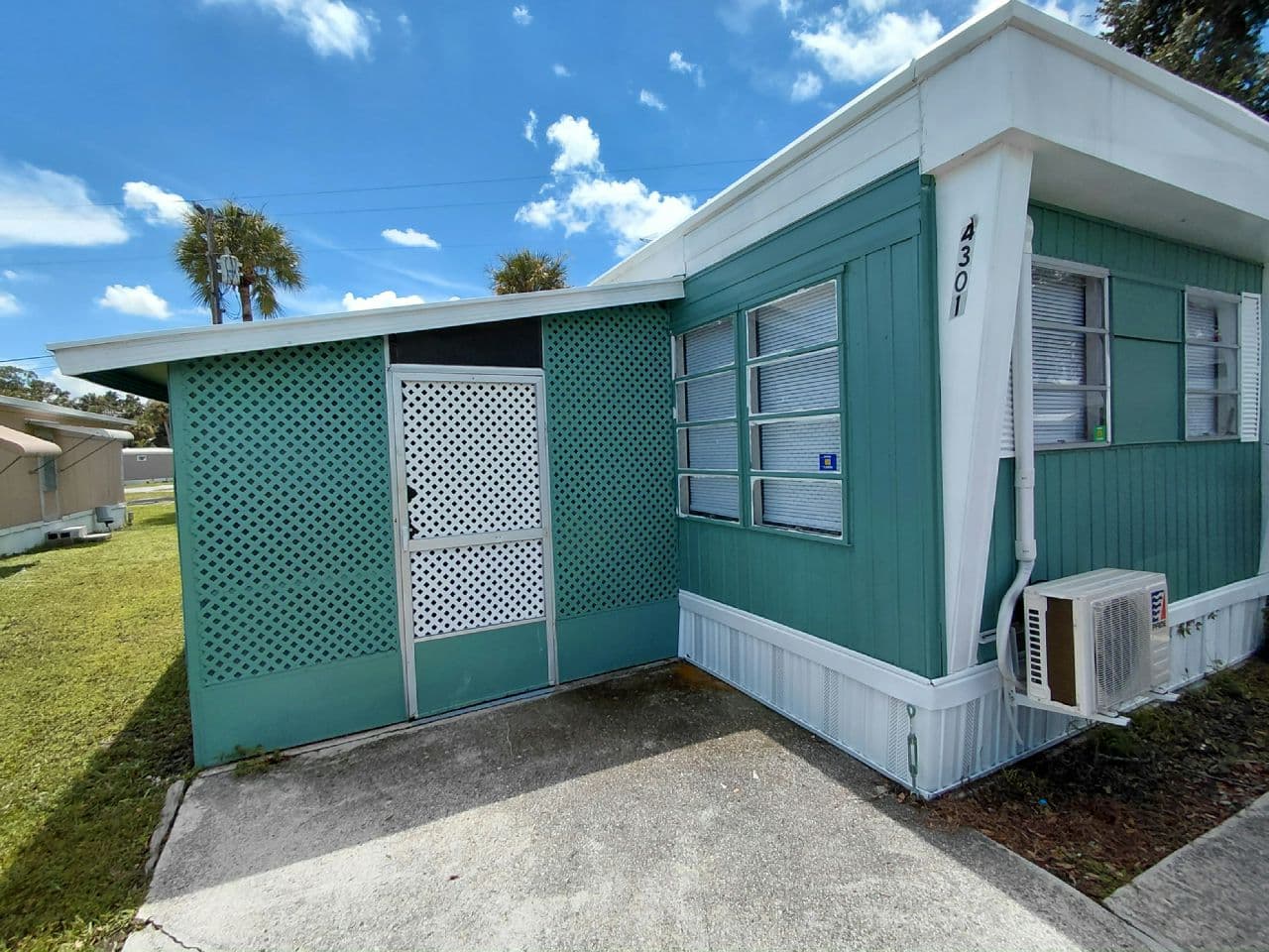 Manufactured home in North Fort Myers, FL 33903