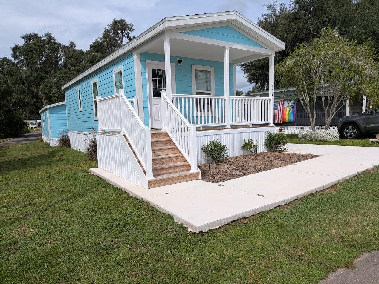Manufactured home in Dade City, FL 33523