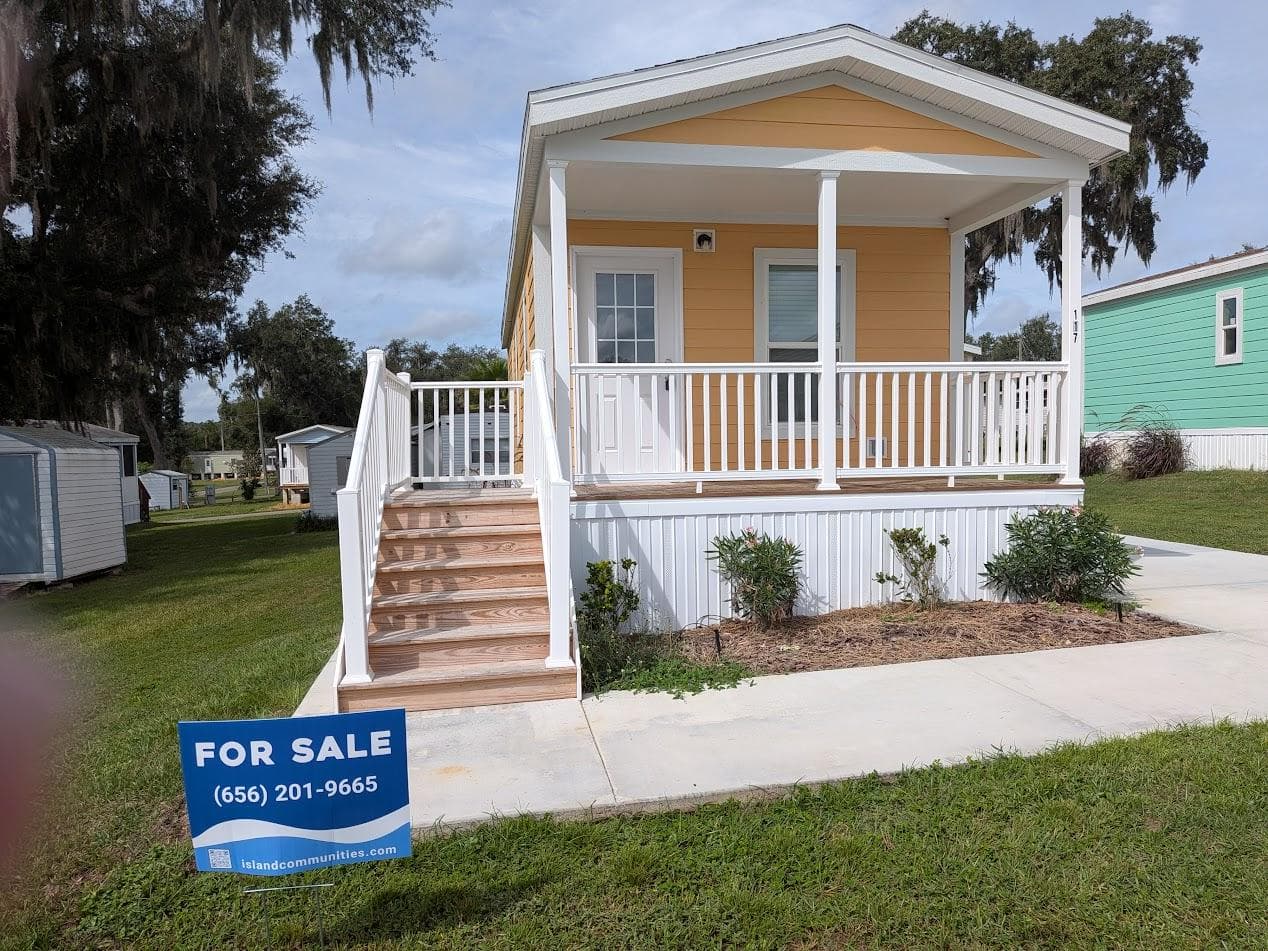 Manufactured home in Dade City, FL 33523