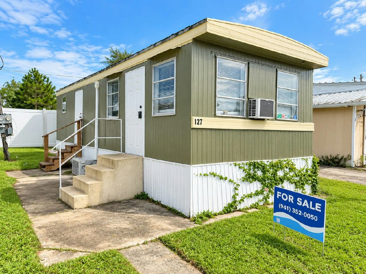 Manufactured home in Avon Park, FL 33825