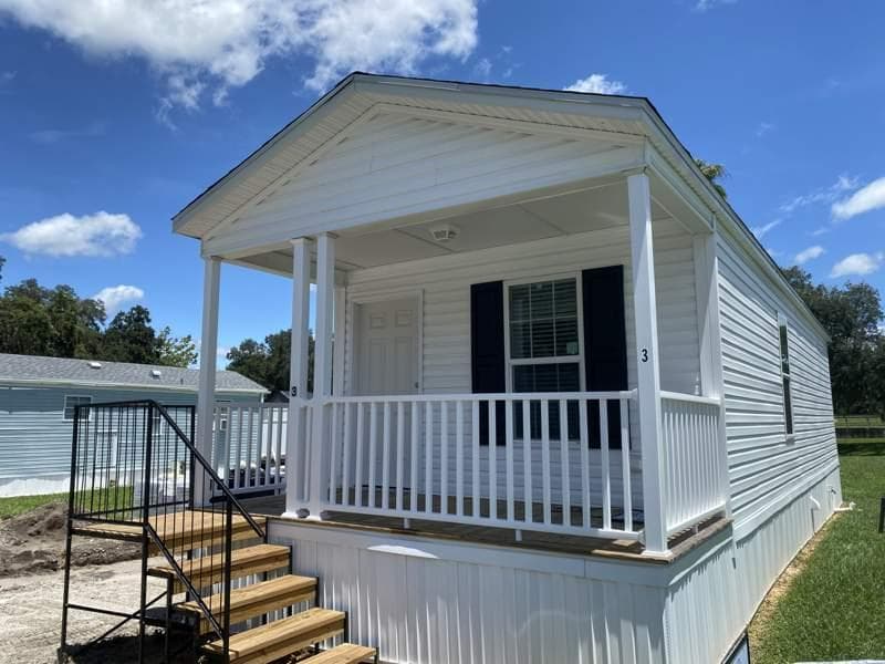 Manufactured home in Dade City, FL 33523