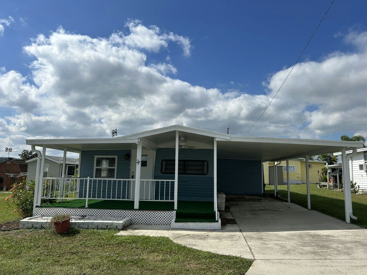 Manufactured home in Dade City, FL 33523