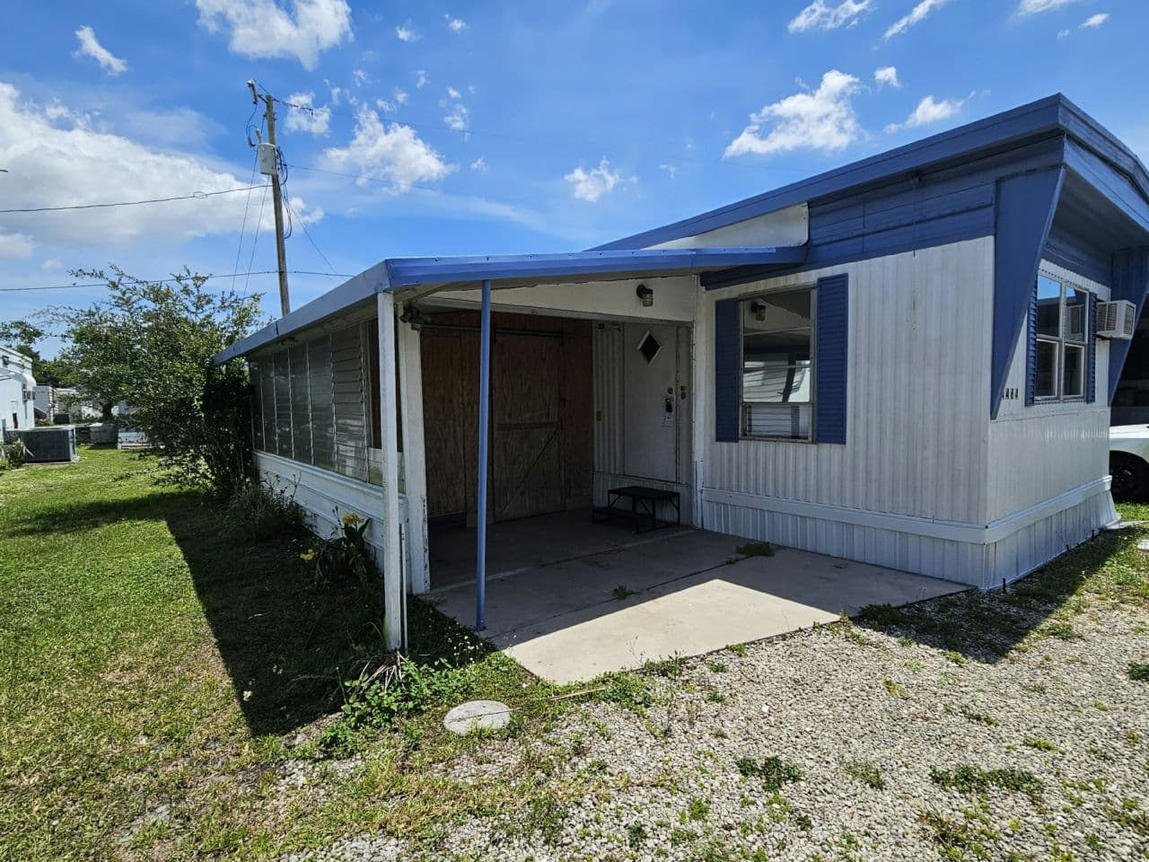 Manufactured home in North Fort Myers, FL 33903