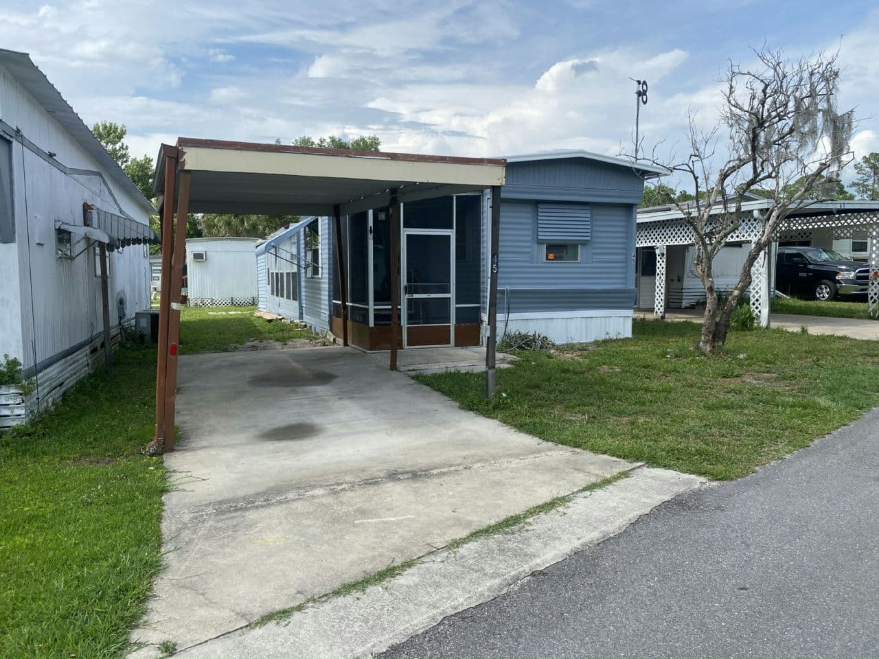 Manufactured home in Deland, FL 32720