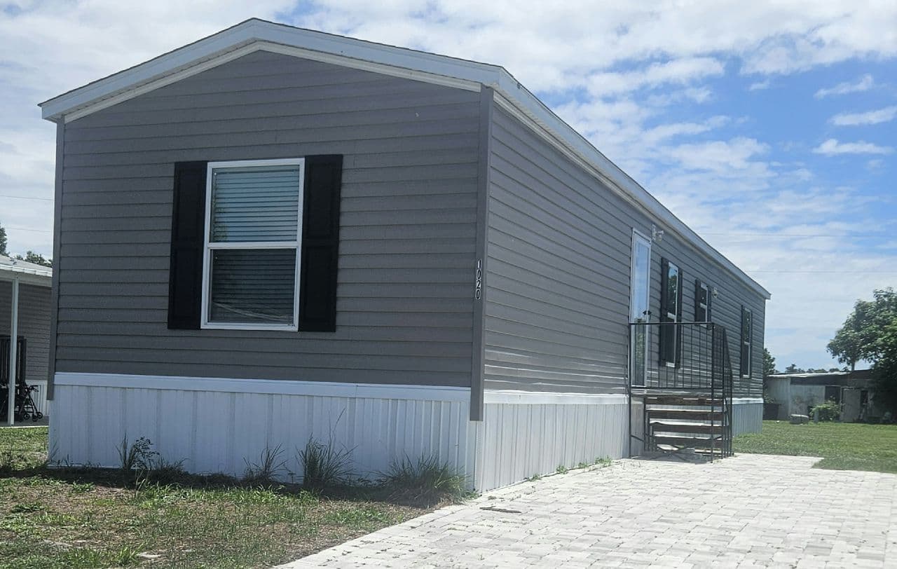 Manufactured home in North Fort Myers, FL 33917