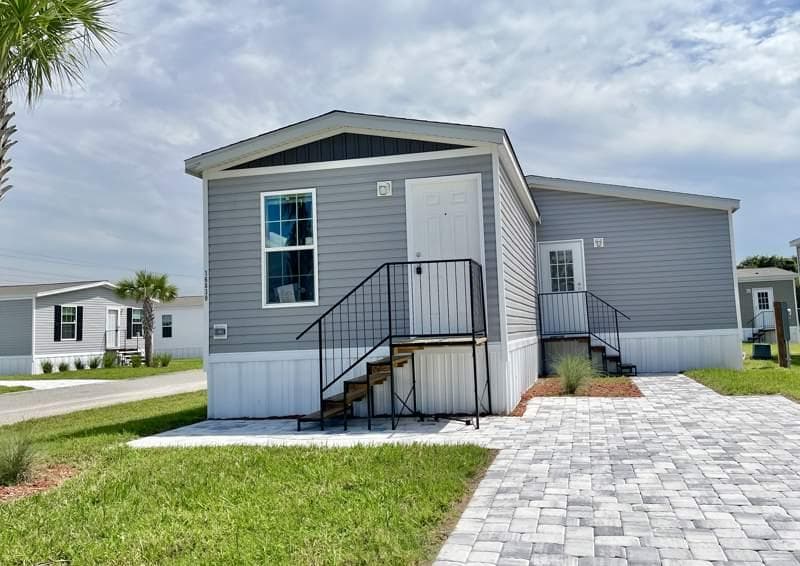 Manufactured home in North Fort Myers, FL 33917