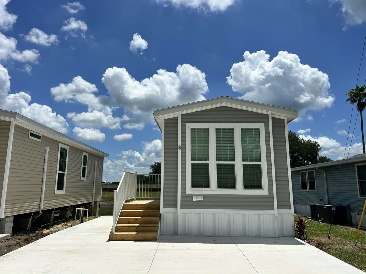 Manufactured home in Dade City, FL 33523