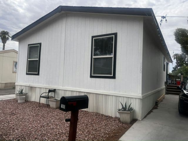 Manufactured home in Las Vegas, NV 89110