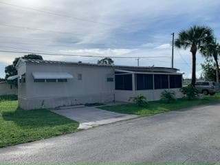 Manufactured home in Greenacres, FL 33463