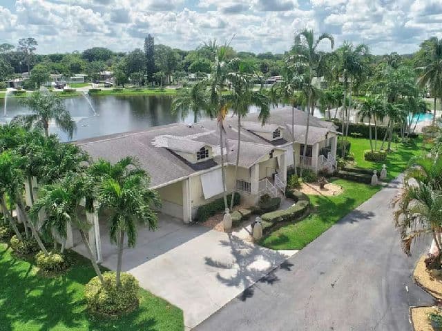 Manufactured home in Greenacres, FL 33463