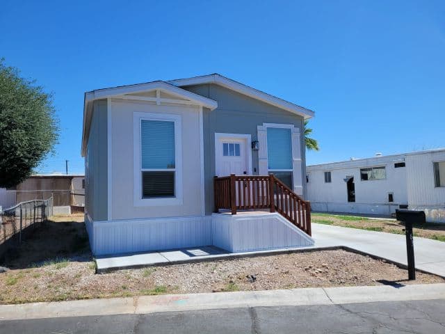 Manufactured home in Las Vegas, NV 89104