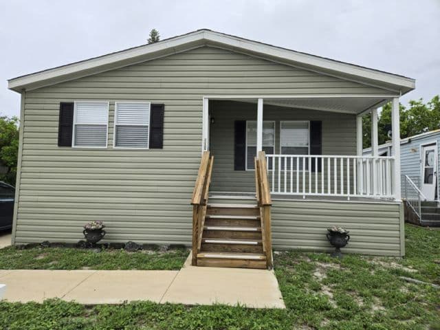 Manufactured home in Deerfield Beach, FL 33064