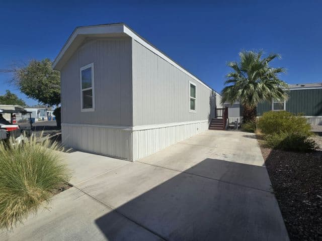 Manufactured home in Las Vegas, NV 89104