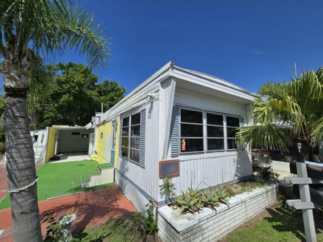 Manufactured home in Nokomis, FL 34275