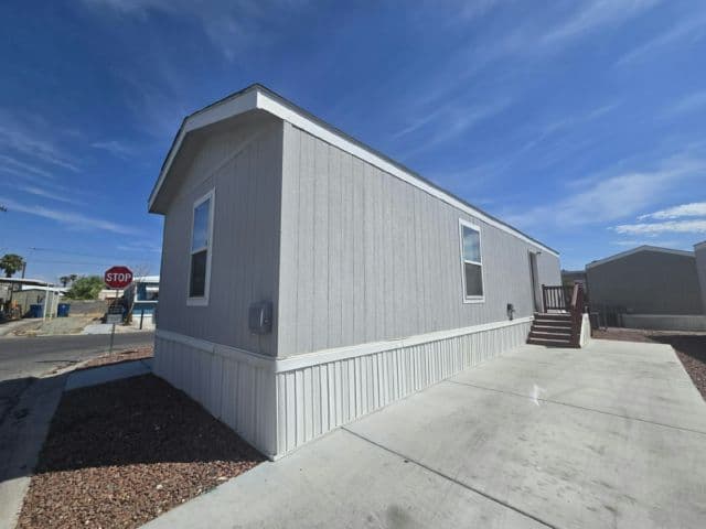 Manufactured home in Las Vegas, NV 89104