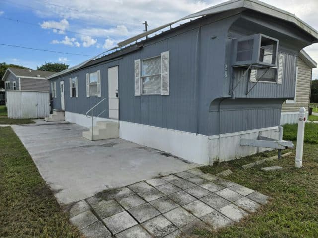 Manufactured home in Auburndale, FL 33823