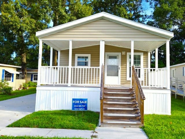 Manufactured home in Ocala, FL 34470